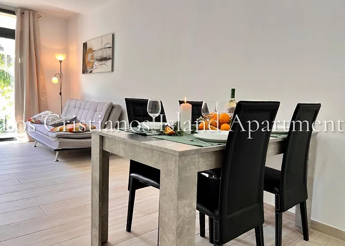 Cristianos Island * 洛斯克里斯蒂亚诺斯